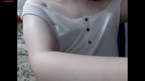 Snapshot of honey_mood chatting on December 18, 1:45 pm Lina online show from December 18, 1:45 pm