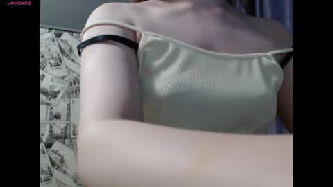 Snapshot of honey_mood chatting on December 26, 3:42 pm Lina online show from December 26, 3:42 pm