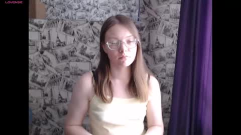 Snapshot of honey_mood chatting on January 1, 10:11 am Lina online show from January 1, 10:11 am