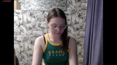Snapshot of honey_mood chatting on January 15, 12:25 pm Lina online show from January 15, 12:25 pm