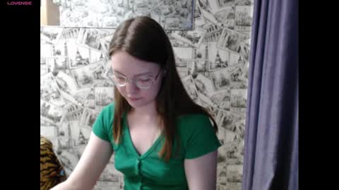 Snapshot of honey_mood chatting on January 16, 2:51 pm Lina online show from January 16, 2:51 pm