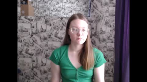 Snapshot of honey_mood chatting on February 4, 10:10 am Lina online show from February 4, 10:10 am