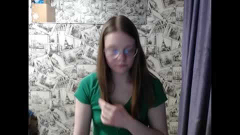 Snapshot of honey_mood chatting on February 4, 1:59 pm Lina online show from February 4, 1:59 pm