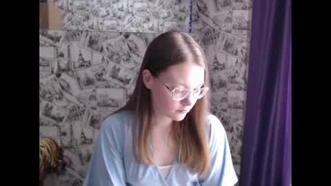 Snapshot of honey_mood chatting on February 14, 10:49 am Lina online show from February 14, 10:49 am
