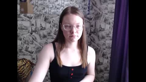 Snapshot of honey_mood chatting on February 20, 7:45 am Lina online show from February 20, 7:45 am