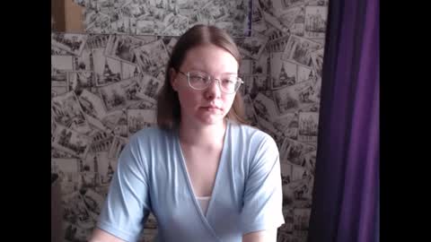 Snapshot of honey_mood chatting on February 27, 8:17 am Lina online show from February 27, 8:17 am