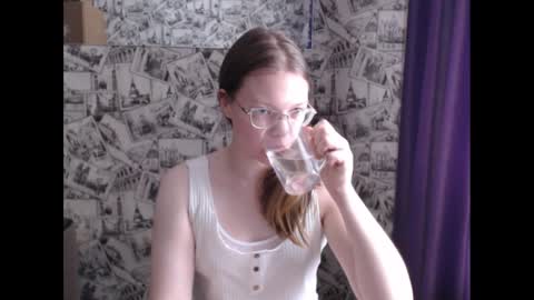 Snapshot of honey_mood chatting on February 27, 11:52 am Lina online show from February 27, 11:52 am