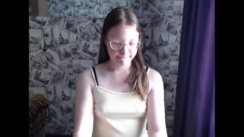 Snapshot of honey_mood chatting on February 28, 12:09 pm Lina online show from February 28, 12:09 pm