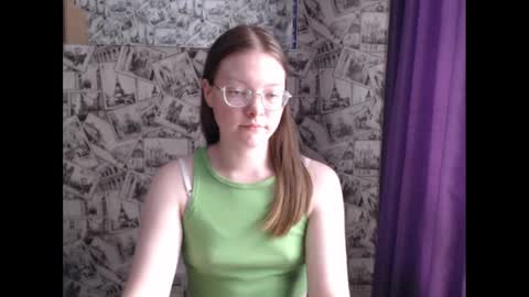 Snapshot of honey_mood chatting on March 3, 1:31 pm Lina online show from March 3, 1:31 pm