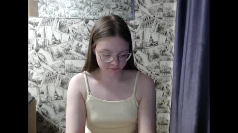 Snapshot of honey_mood chatting on March 4, 2:42 pm Lina online show from March 4, 2:42 pm