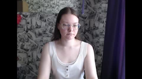 Snapshot of honey_mood chatting on September 19, 7:32 am Lina online show from September 19, 7:32 am