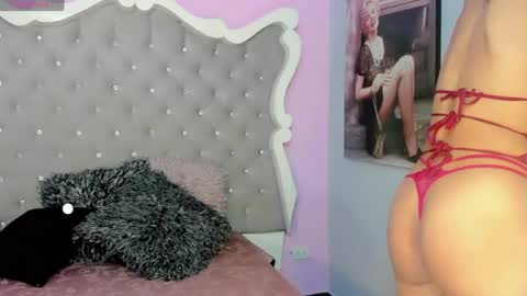 Snapshot of honey_moontsts chatting on May 14, 11:39 am honey_moontsts online show from May 14, 11:39 am