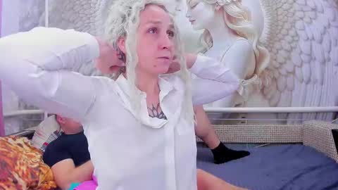 CHRISTIE and HERALD online show from January 8, 11:45 am