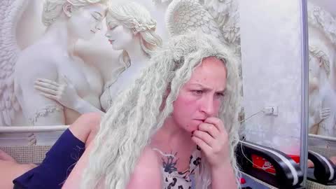 CHRISTIE and HERALD online show from January 10, 11:56 am