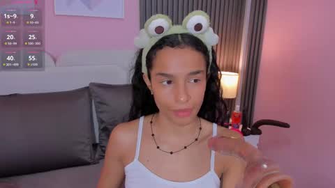 honey_sofii_ online show from October 5, 10:35 am