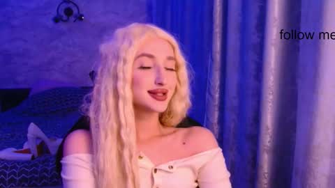 Snapshot of honey_sunset chatting on November 2, 10:34 pm honey_sunset online show from November 2, 10:34 pm