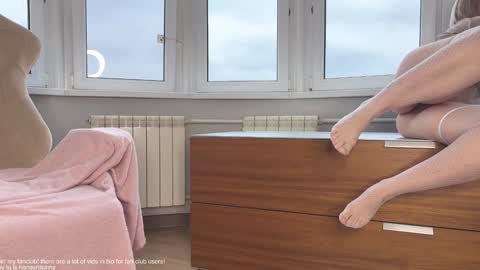 Snapshot of honey_sunshine chatting on November 3, 10:05 am Jenyanew vid how I squirt in forest in bio online show from November 3, 10:05 am