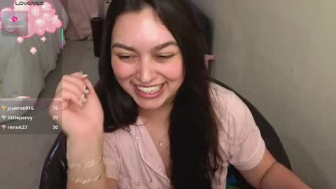 Tia online show from May 15, 11:12 pm