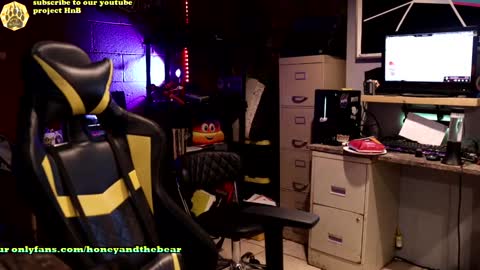 Honey and Bear online show from December 21, 4:30 am