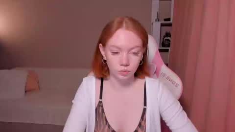 honeyautumn online show from February 24, 12:30 am