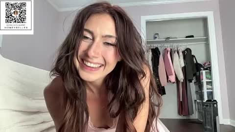 Snapshot of honeybelle8 chatting on April 14, 7:42 pm belle brunette online show from April 14, 7:42 pm