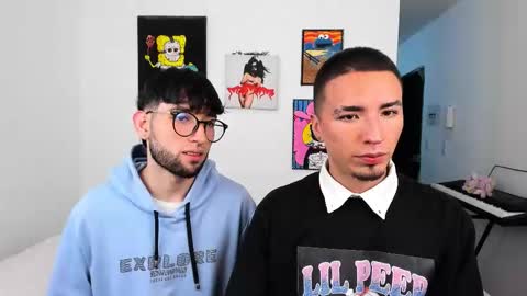 Snapshot of honeyboyz_ chatting on December 16, 2:05 am Camilo Alejo online show from December 16, 2:05 am