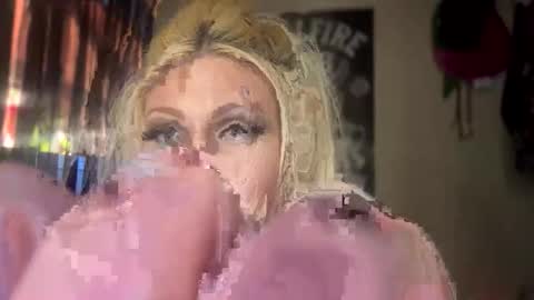 Snapshot of honeybuhnny chatting on February 15, 6:26 pm honeybuhnny online show from February 15, 6:26 pm