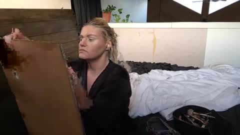 Snapshot of honeybuhnny chatting on March 6, 1:35 am honeybuhnny online show from March 6, 1:35 am