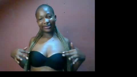 Snapshot of honeycee_petite chatting on July 6, 10:45 pm anni online show from July 6, 10:45 pm
