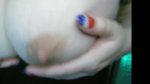 Snapshot of honeychambers chatting on July 1, 10:20 pm honeychambers online show from July 1, 10:20 pm