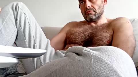 Snapshot of honeydaddyforyou chatting on March 1, 8:23 am honeydaddyforyou online show from March 1, 8:23 am