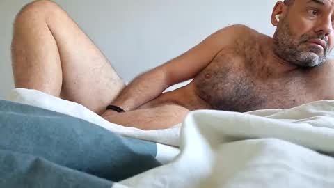 Snapshot of honeydaddyforyou chatting on October 19, 7:31 am honeydaddyforyou online show from October 19, 7:31 am