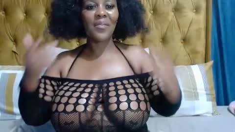 Snapshot of honeyglow_ chatting on August 6, 7:16 pm honeyglow_ online show from August 6, 7:16 pm
