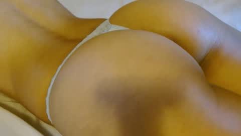 honeygoldenbaddie24 online show from November 26, 8:43 pm