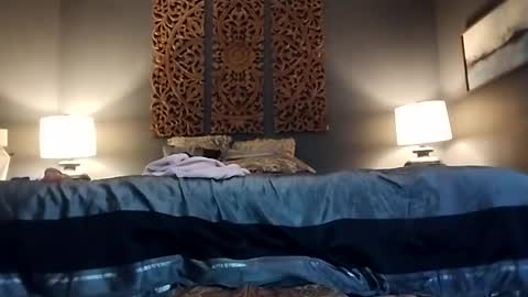 Snapshot of honeyhive_4u chatting on December 7, 3:52 pm Honey online show from December 7, 3:52 pm