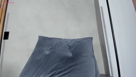 Sofia independent model online show from November 15, 11:29 am