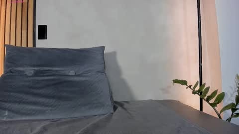 Sofia independent model online show from January 9, 11:46 am