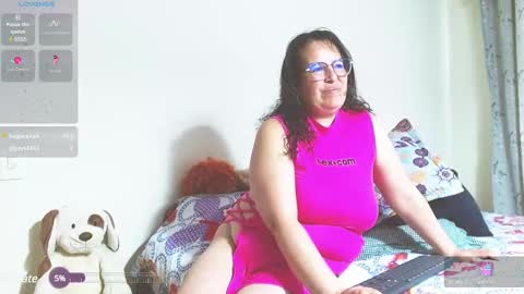 Snapshot of honeyhotpaty chatting on March 3, 9:37 pm sofia online show from March 3, 9:37 pm