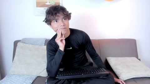 honeymoon_sariel online show from June 17, 1:45 pm