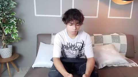 Snapshot of honeymoon_sariel chatting on June 27, 1:50 pm honeymoon_sariel online show from June 27, 1:50 pm