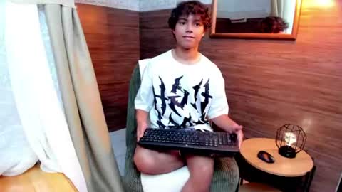 Snapshot of honeymoon_sariel chatting on July 15, 7:30 pm honeymoon_sariel online show from July 15, 7:30 pm