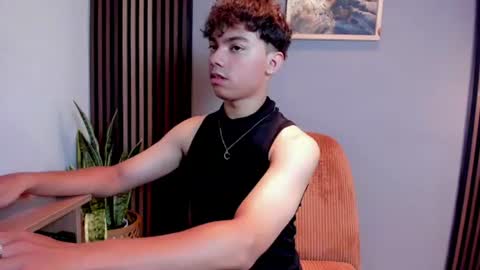 Snapshot of honeymoon_sariel chatting on July 27, 7:32 pm honeymoon_sariel online show from July 27, 7:32 pm