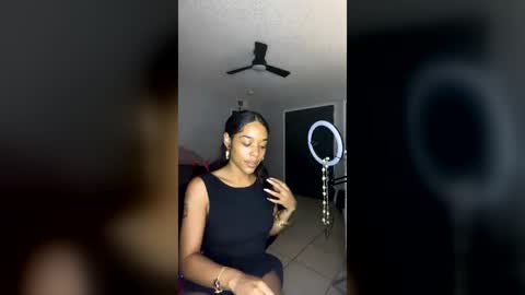 honeyrayxx online show from July 19, 1:53 am