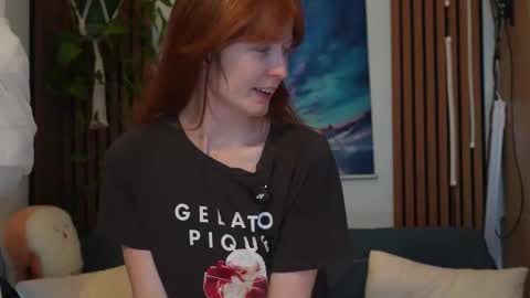 Snapshot of honeyumtoast chatting on November 20, 3:28 am Noelle online show from November 20, 3:28 am