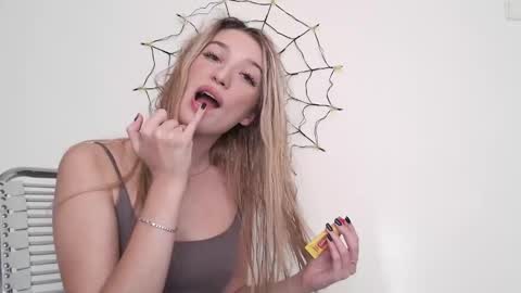 Snapshot of honeyveil chatting on November 5, 12:16 pm honeyveil online show from November 5, 12:16 pm