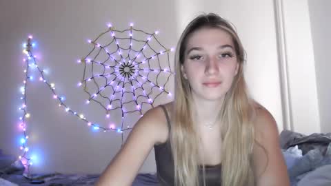 Snapshot of honeyveil chatting on November 12, 12:27 pm honeyveil online show from November 12, 12:27 pm