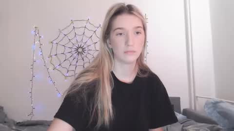 Snapshot of honeyveil chatting on November 24, 11:10 am honeyveil online show from November 24, 11:10 am