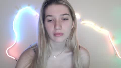 honeyveil online show from June 9, 11:11 am