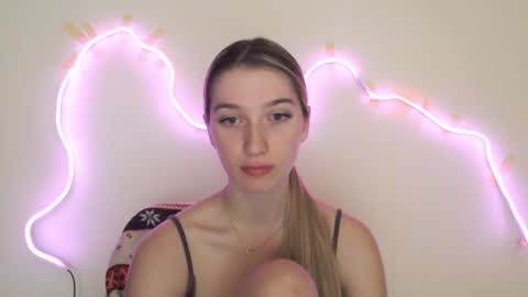 honeyveil online show from June 25, 11:37 am