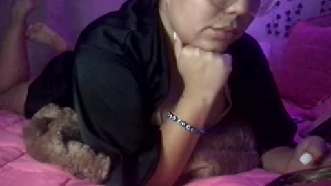 Snapshot of honeyy_89 chatting on November 17, 1:22 am honeyyy89 online show from November 17, 1:22 am